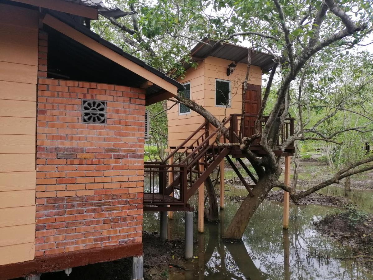 Api-api Eco Resort Pantai Kok Esterno foto