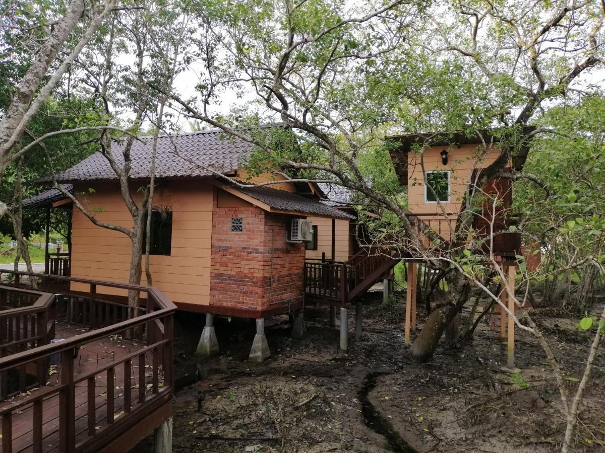 Api-api Eco Resort Pantai Kok Esterno foto