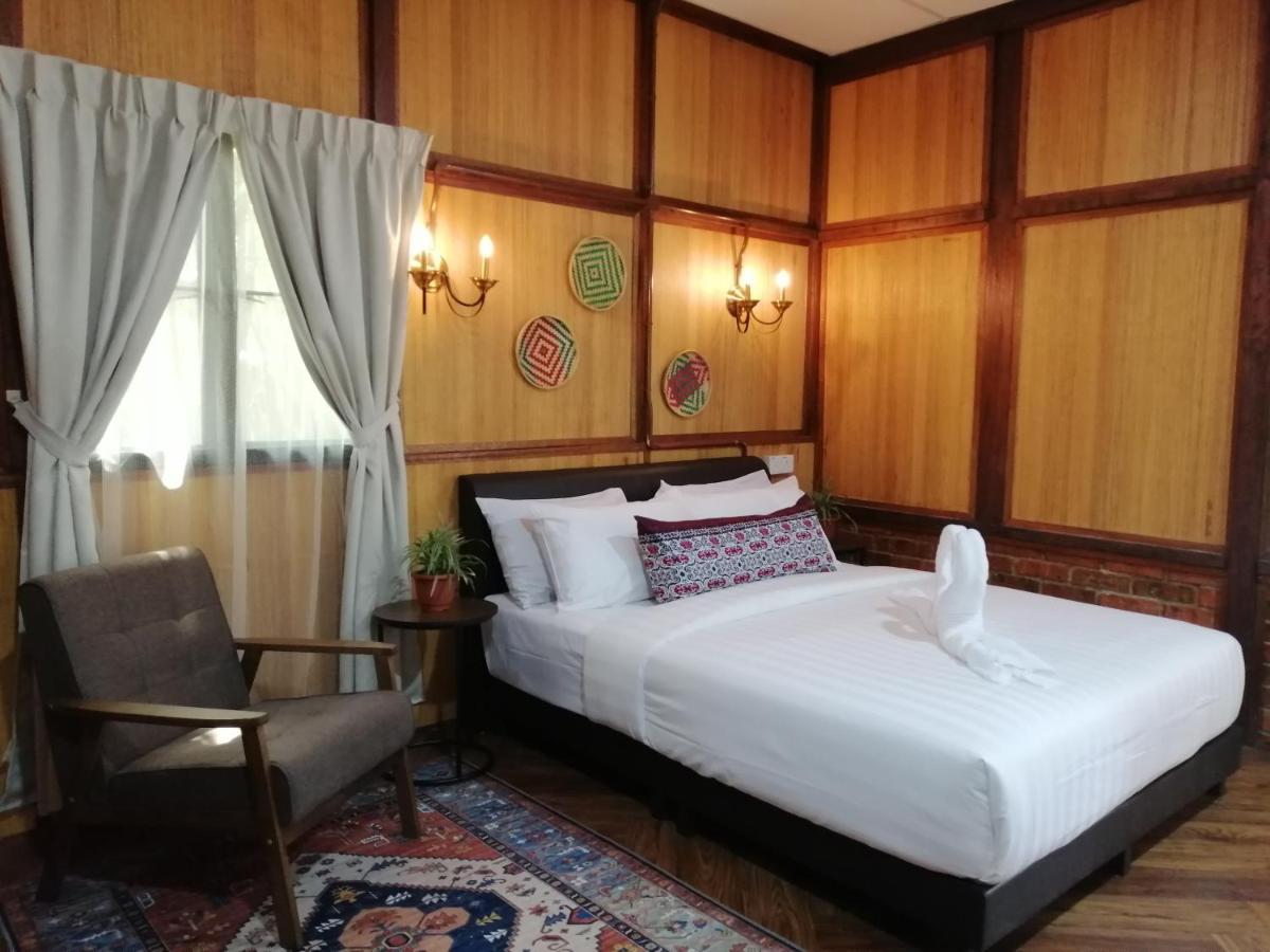 Api-api Eco Resort Pantai Kok Esterno foto