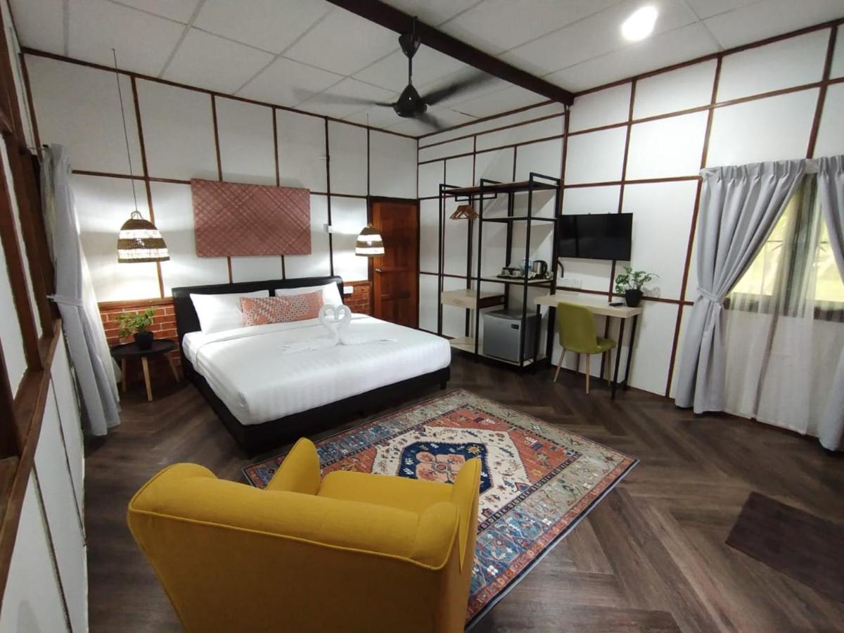 Api-api Eco Resort Pantai Kok Esterno foto