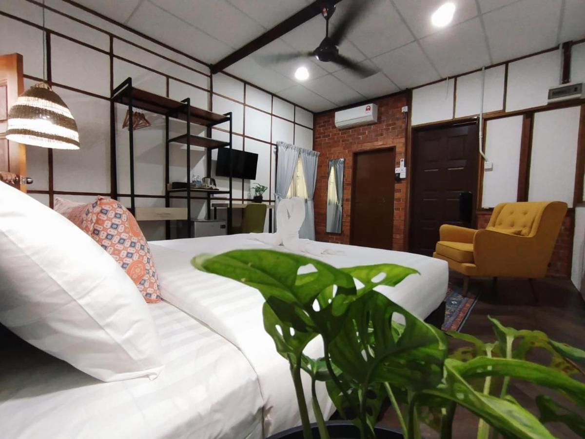 Api-api Eco Resort Pantai Kok Esterno foto