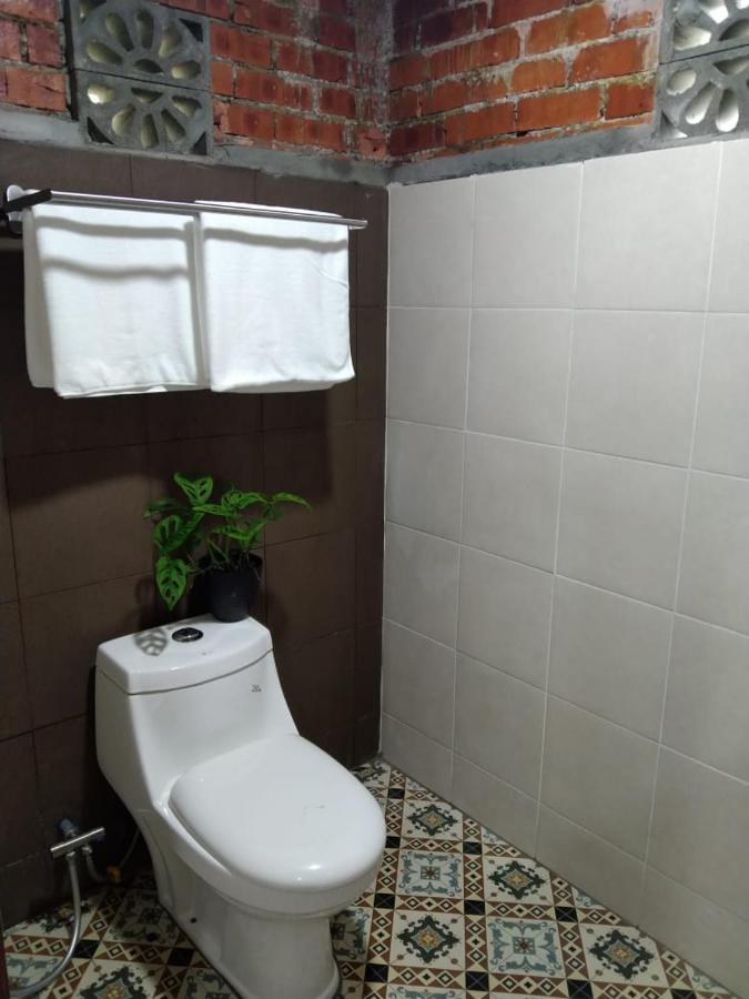 Api-api Eco Resort Pantai Kok Esterno foto