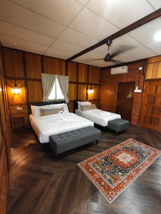Api-api Eco Resort Pantai Kok Esterno foto