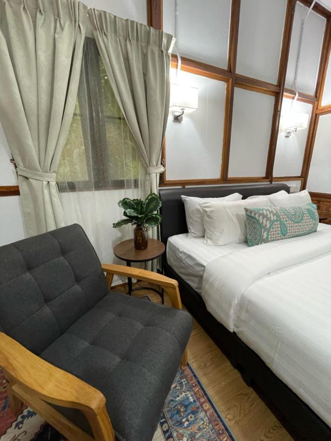 Api-api Eco Resort Pantai Kok Esterno foto