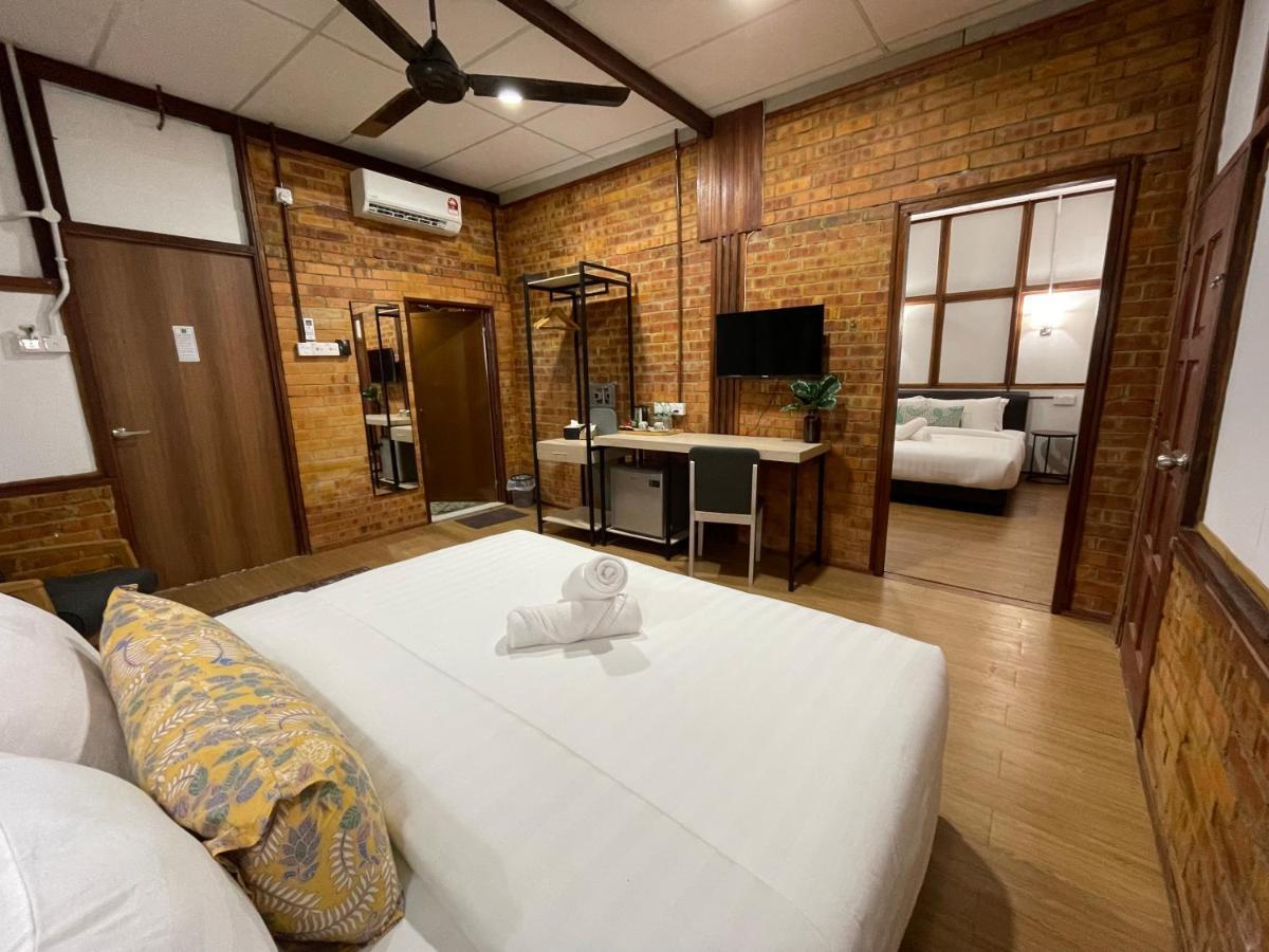 Api-api Eco Resort Pantai Kok Esterno foto